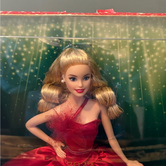 Barbie Signature 2022 Holiday Doll - Picture 6 of 6